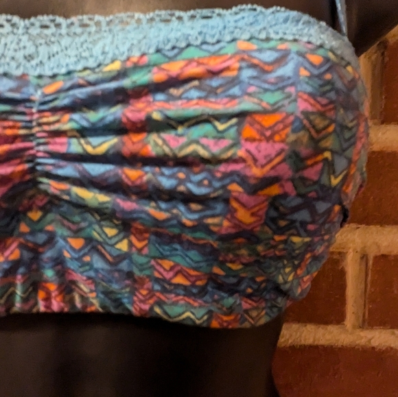 Aerie Strapless Convertible Bra. 34B. Geometric Pattern. - Picture 9 of 16